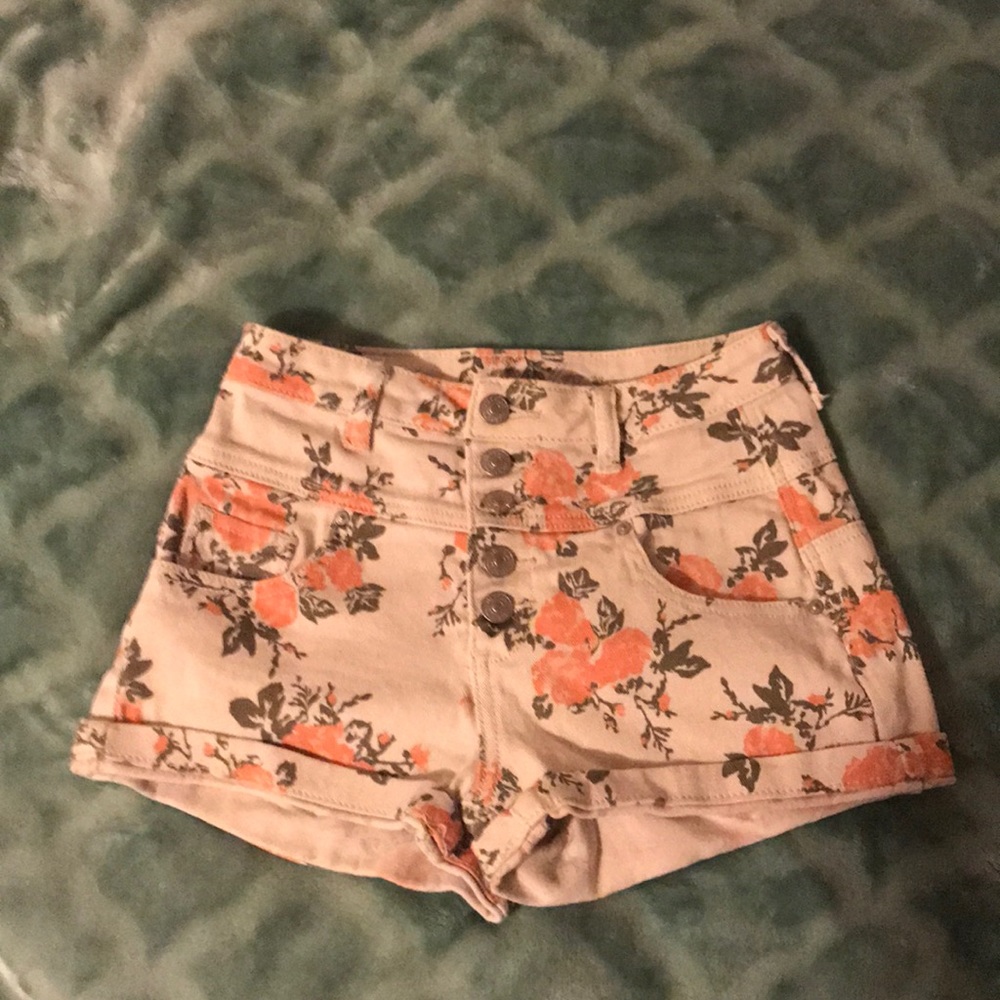 🌼Floral jean shorts🌼